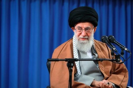 پاسخ امام خامنه‌ای به نامه یک دختر نوجوان درباره ورود به عرصه تکلیف