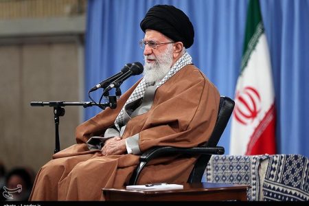 حکومت اسلامی در ذهن‌ها و خاطره‌ها به شکل خلافت‌های موروثی به یادگار مانده بود.